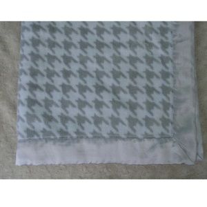 Swaddle Designs Houndstooth Baby Stroller Blanket Gray White Silky Satin Edge